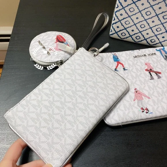 Michael Kors Jet Set Girls 3pc Wristlets set - Picture 5 of 13